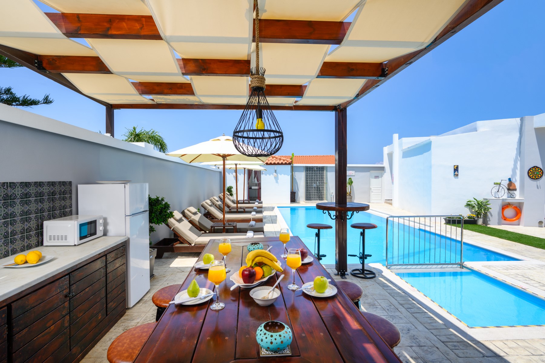 Outdoor dining area and pool